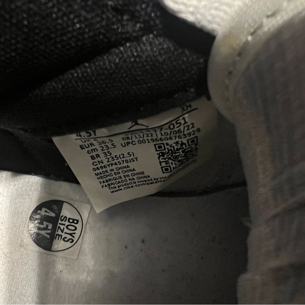 Nike Air Jordan 1 / youth size 4.5 / gray suede and white - Picture 5 of 6